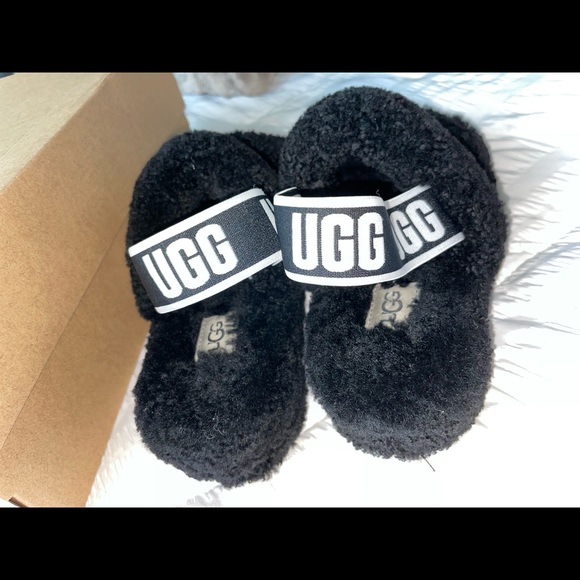 SOLD: UGG Oh Yeah Slides - Picture 4 of 4